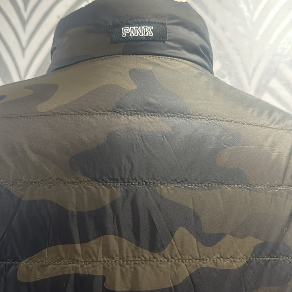 Victoria Secret Pink women’s camouflage puffer jacket - Picture 5 of 9